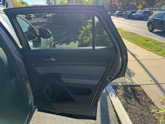 Photo of 2022 Platinum Gray Metallic Volkswagen Atlas Cross Sport