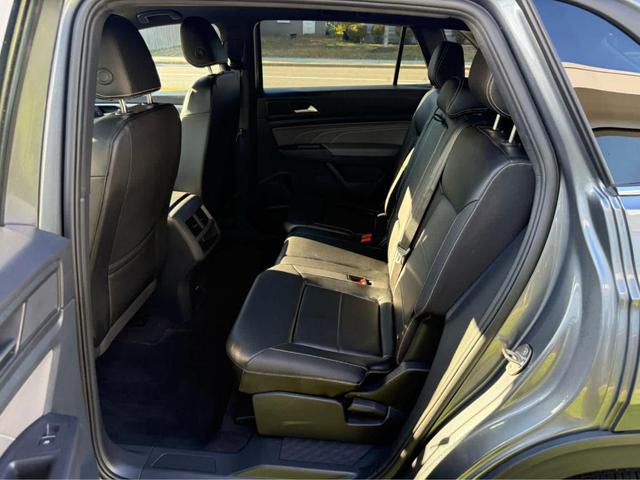 Photo of 2022 Platinum Gray Metallic Volkswagen Atlas Cross Sport
