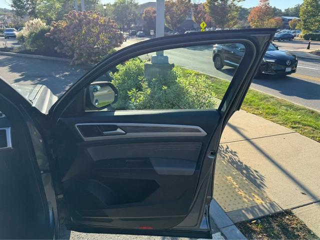Photo of 2022 Platinum Gray Metallic Volkswagen Atlas Cross Sport