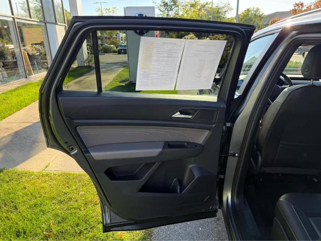 Photo of 2022 Platinum Gray Metallic Volkswagen Atlas Cross Sport