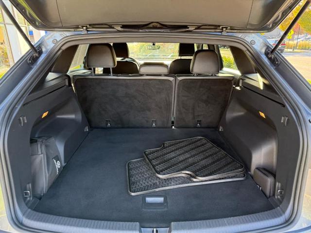 Photo of 2022 Platinum Gray Metallic Volkswagen Atlas Cross Sport