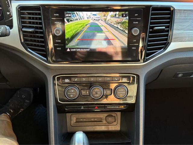 Photo of 2022 Platinum Gray Metallic Volkswagen Atlas Cross Sport