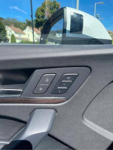 Photo of 2023 Glacier White Metallic Audi Q5