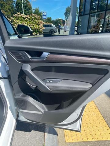 Photo of 2023 Glacier White Metallic Audi Q5