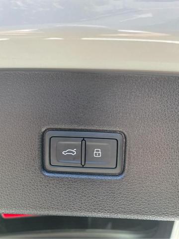 Photo of 2023 Glacier White Metallic Audi Q5