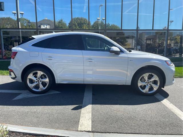 Photo of 2023 Glacier White Metallic Audi Q5