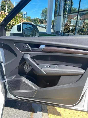 Photo of 2023 Glacier White Metallic Audi Q5