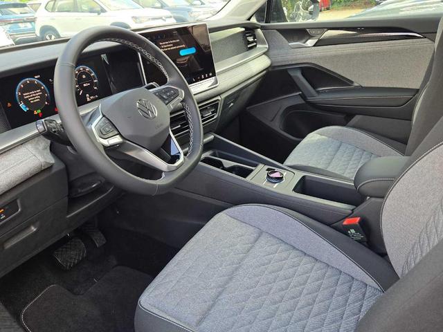 Photo of 2025 Deep Black Pearl Effect Volkswagen Tiguan