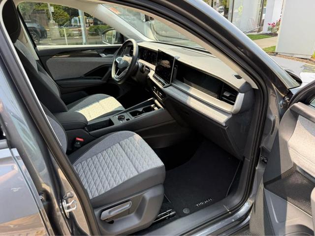 Photo of 2025 Platinum Gray Metallic Volkswagen Tiguan