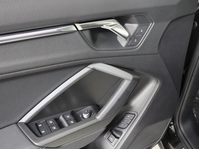 Photo of 2023 Mythos Black Metallic Audi Q3