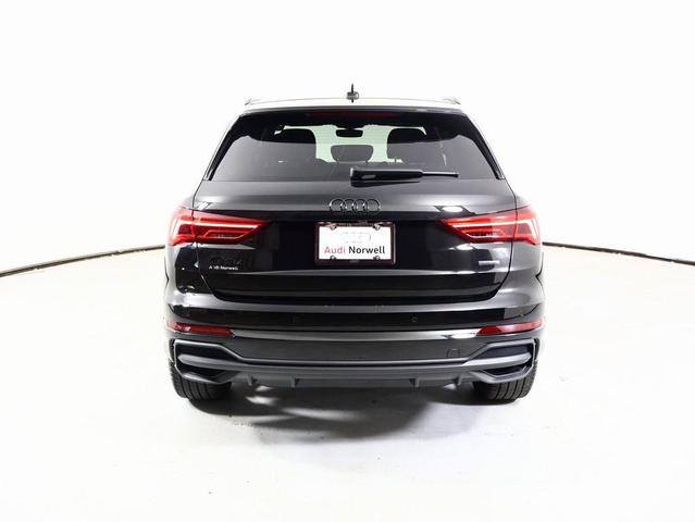 Photo of 2023 Mythos Black Metallic Audi Q3