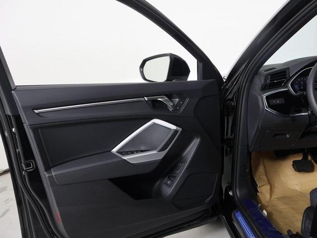 Photo of 2025 Mythos Black Metallic Audi Q3