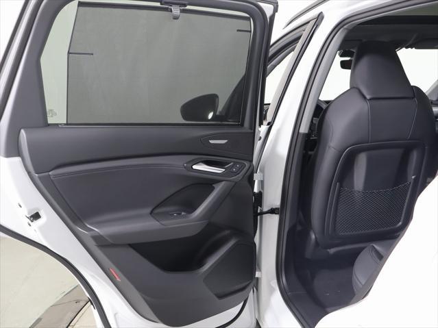 Photo of 2025 Glacier White Audi Q6 e-tron