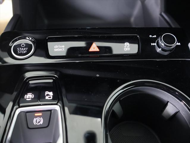 Photo of 2025 Glacier White Audi Q6 e-tron