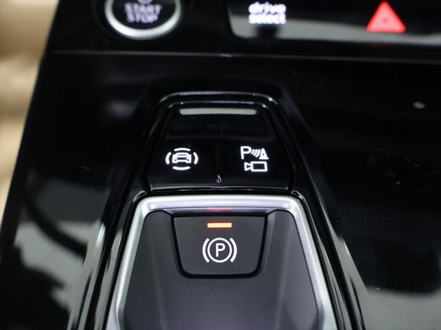 Photo of 2025 Glacier White Audi Q6 e-tron