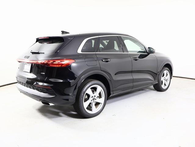 Photo of 2025 Mythos Black Metallic Audi Q5