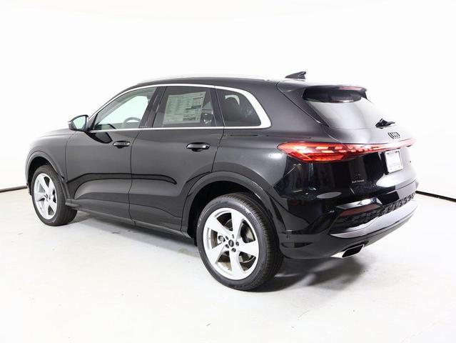 Photo of 2025 Mythos Black Metallic Audi Q5