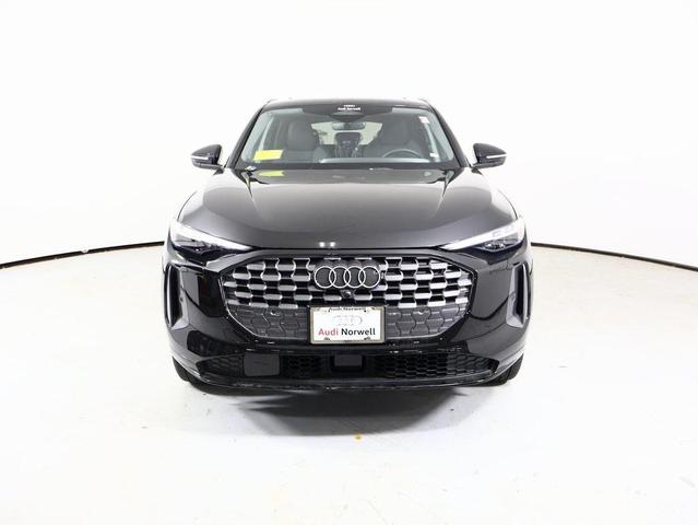 Photo of 2025 Mythos Black Metallic Audi Q5