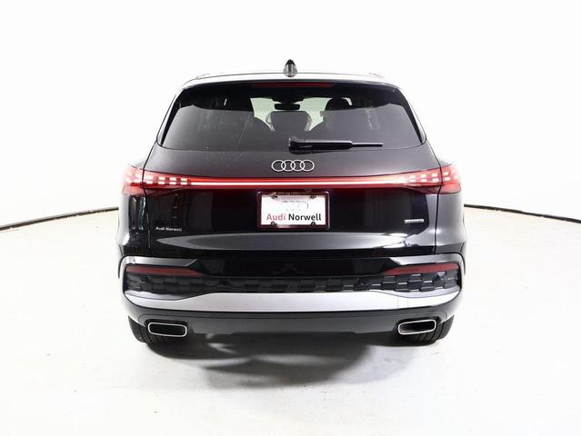 Photo of 2025 Mythos Black Metallic Audi Q5