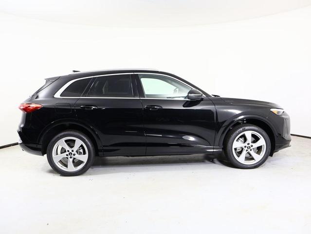 Photo of 2025 Mythos Black Metallic Audi Q5