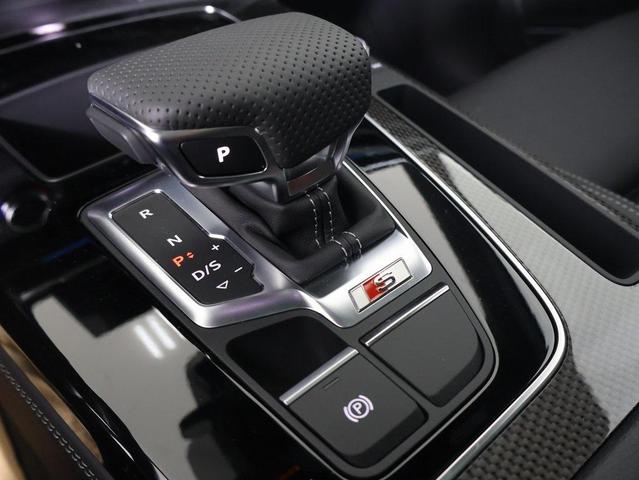 Photo of 2025 Glacier White Audi SQ5