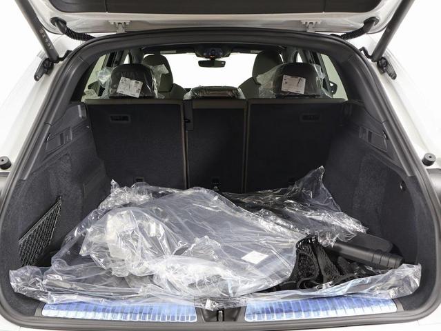 Photo of 2025 Glacier White Audi Q5