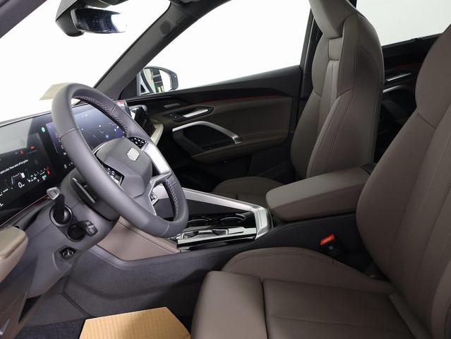 Photo of 2025 Glacier White Audi Q5