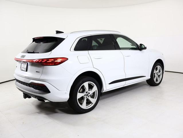 Photo of 2025 Glacier White Audi Q5