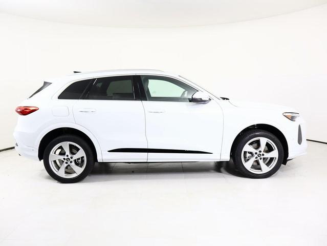 Photo of 2025 Glacier White Audi Q5
