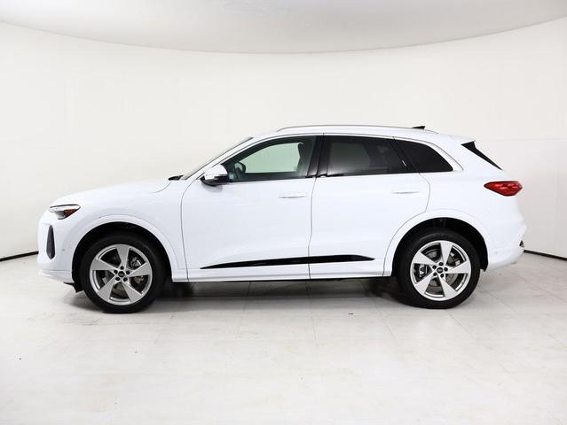 Photo of 2025 Glacier White Audi Q5