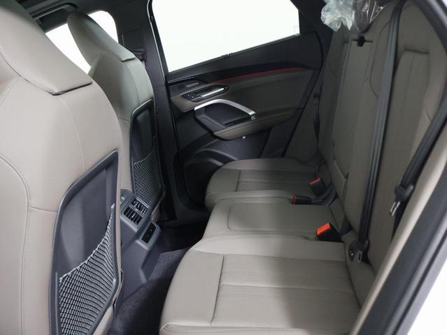 Photo of 2025 Glacier White Audi Q5