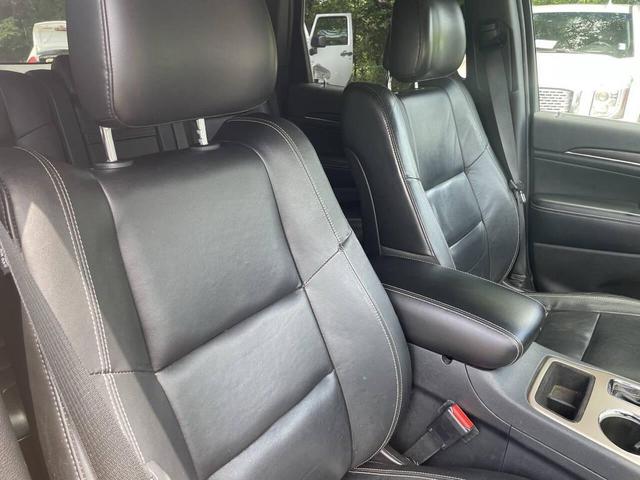 Photo of 2017 Black Jeep Grand Cherokee
