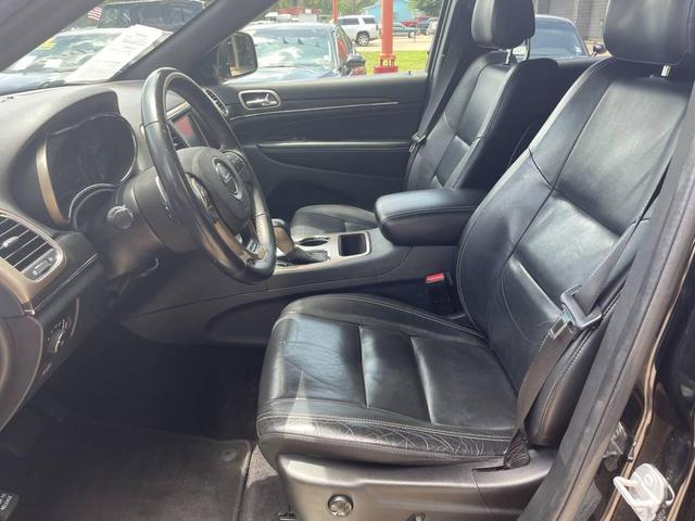 Photo of 2017 Black Jeep Grand Cherokee
