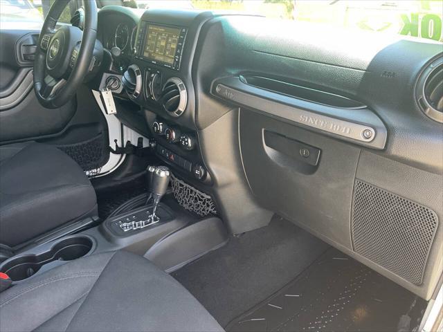 Photo of 2016 White Jeep Wrangler Unlimited
