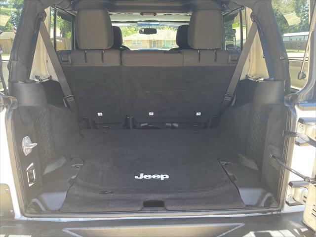 Photo of 2016 White Jeep Wrangler Unlimited
