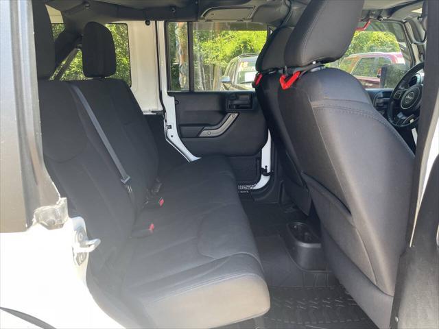 Photo of 2016 White Jeep Wrangler Unlimited