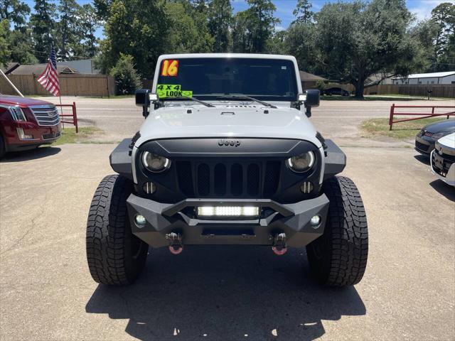 Photo of 2016 White Jeep Wrangler Unlimited