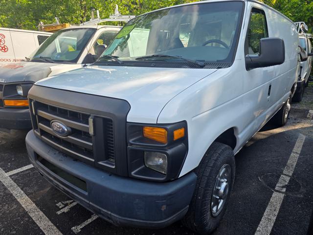 Photo of 2008 White Ford E250