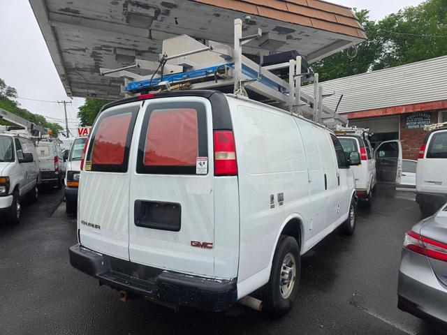 Photo of 2013 White GMC Savana 3500
