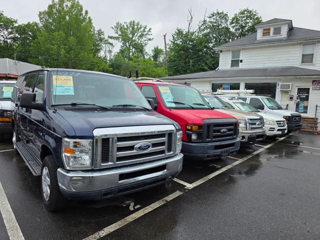 Photo of 2013 White GMC Savana 3500