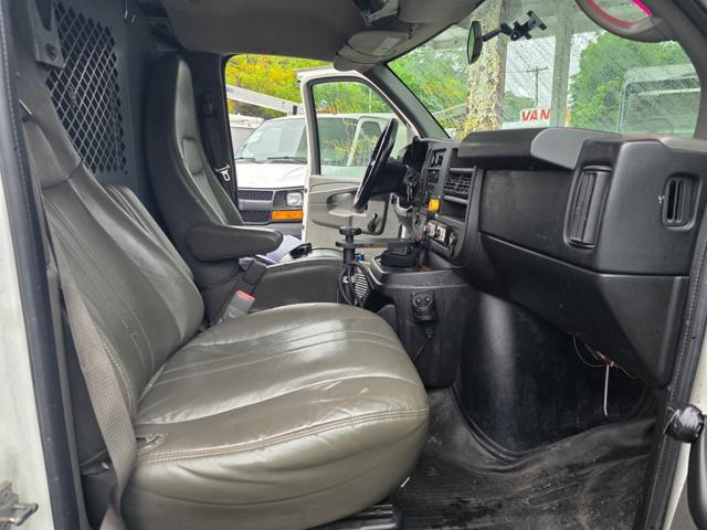 Photo of 2013 White GMC Savana 3500