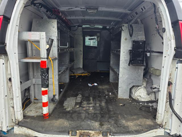 Photo of 2013 White GMC Savana 3500