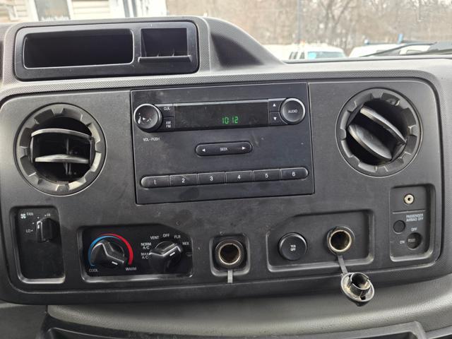 Photo of 2013 White Ford E250