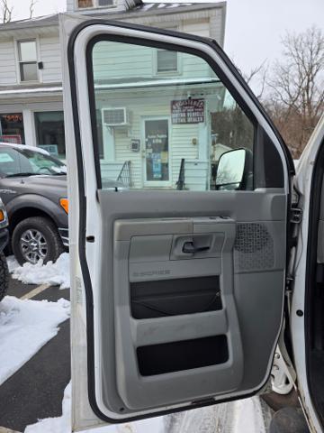 Photo of 2013 White Ford E250