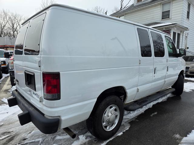 Photo of 2013 White Ford E250