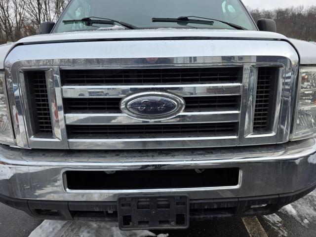 Photo of 2013 White Ford E250