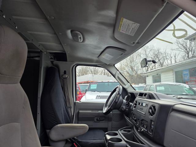 Photo of 2013 White Ford E250