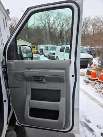 Photo of 2013 White Ford E250