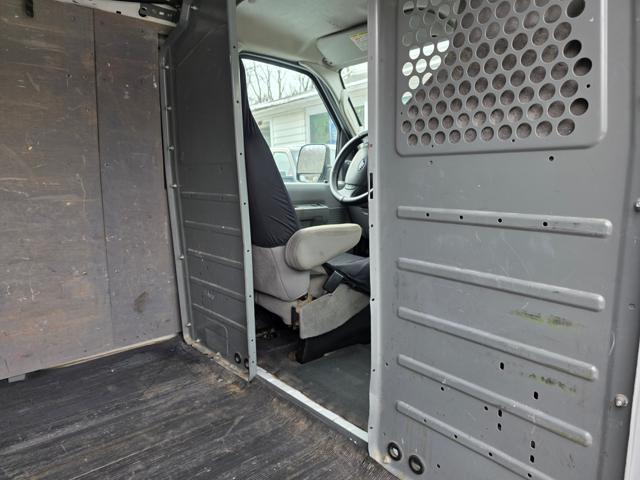Photo of 2013 White Ford E250