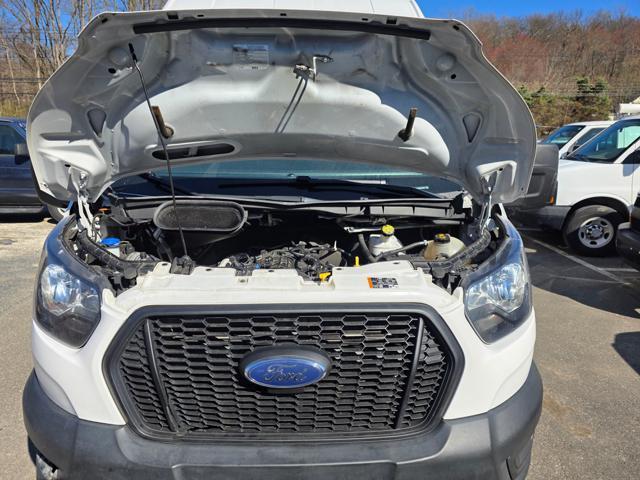 Photo of 2021 White Ford Transit-350